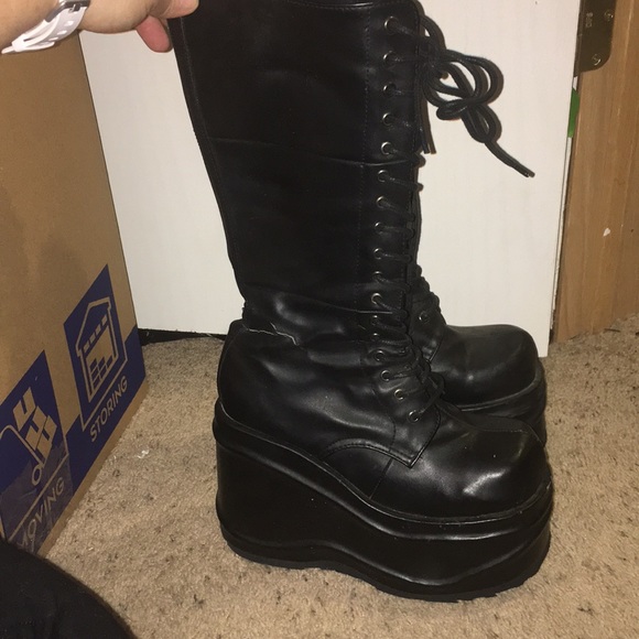 hot topic platform boots